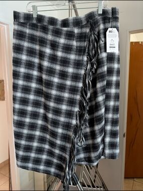 Black & White Plaid Fringe Wool Like Faux Wrap Skirt